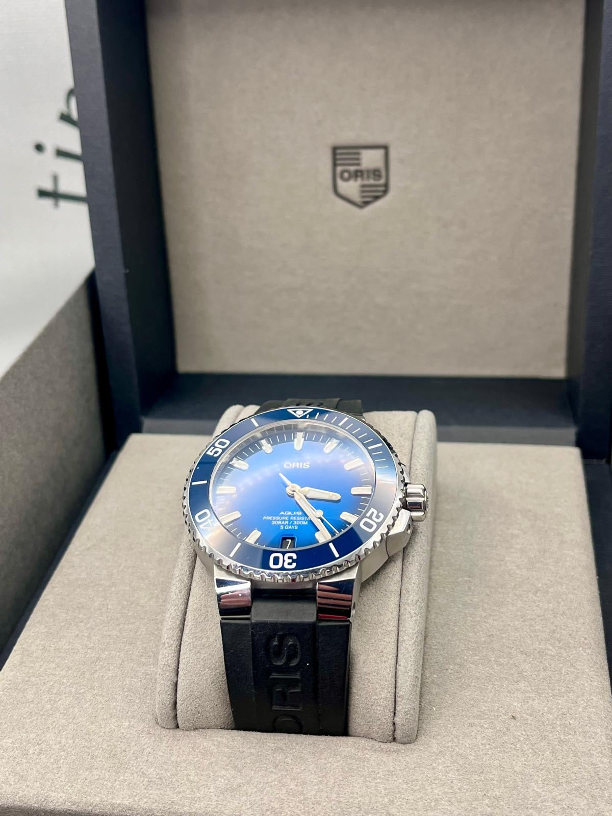 2023 Oris Aquis Date Calibre 400 - 43.5mm - Warranty to 2033 - Full Set - PX pos