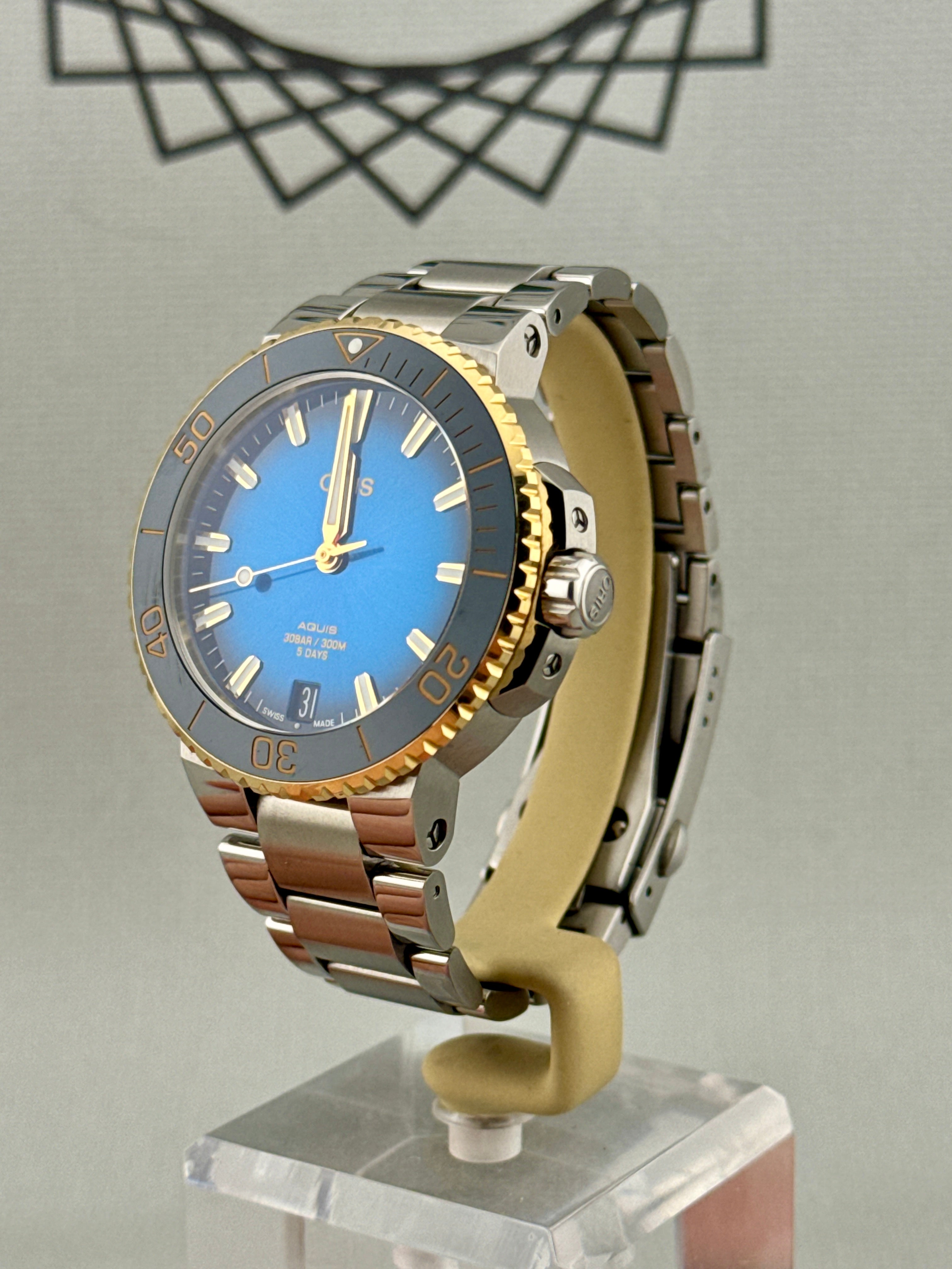 2024 Oris Mens Aquis Date Steel & Gold Auto Calibre 400 Blue 41.5mm Full Set