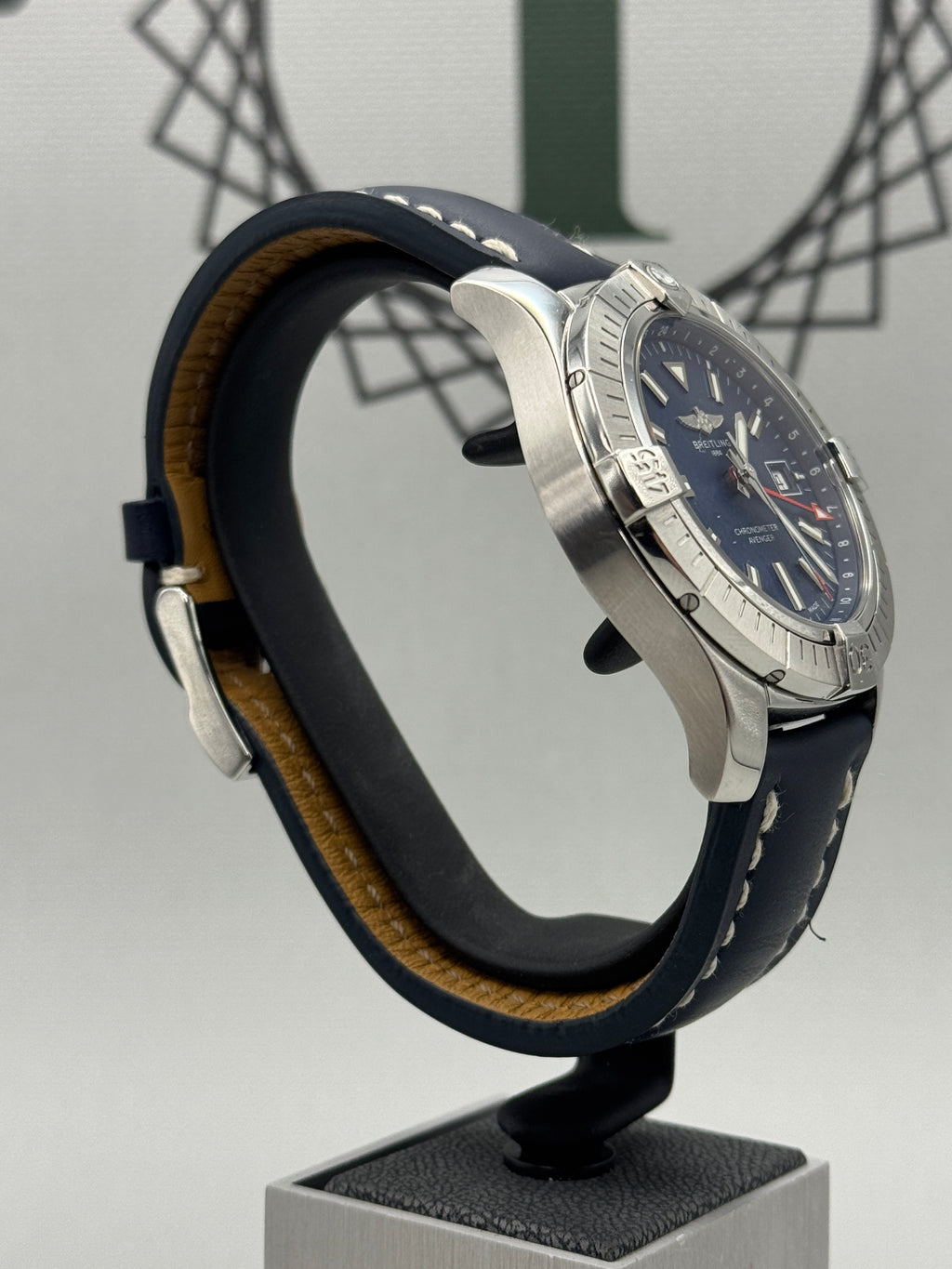 2020 Breitling Avenger GMT 45  A32395  Full Set + Extra Strap  Px Welcome