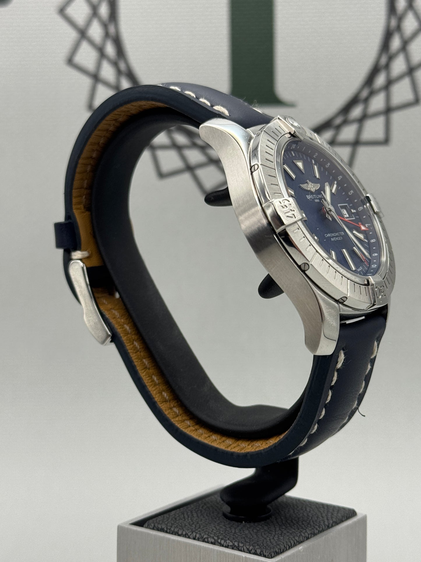 2020 Breitling Avenger GMT 45  A32395  Full Set + Extra Strap  Px Welcome