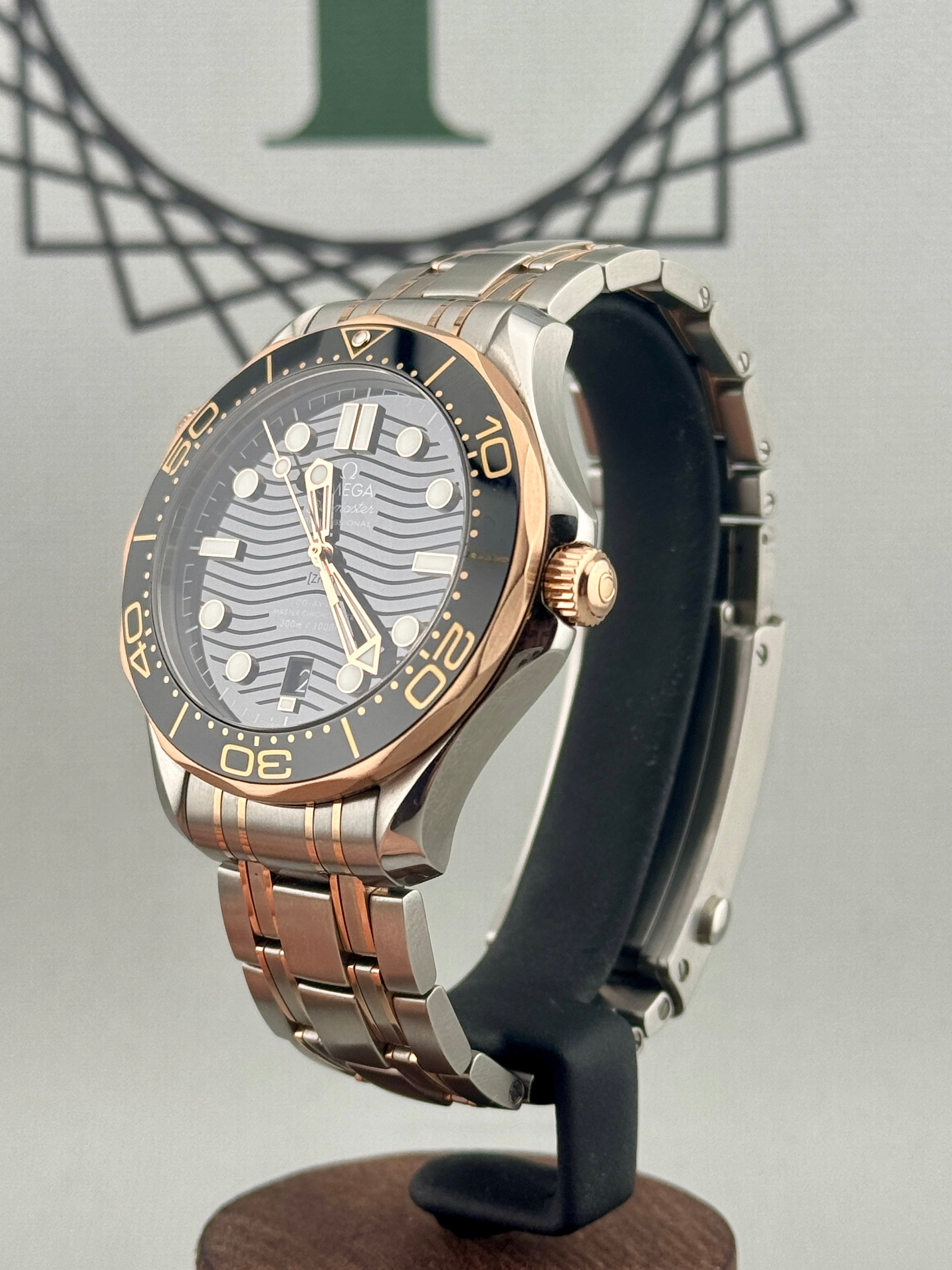2022 Omega SeaMaster 300m 42mm Steel & 18k Sedna Gold Auto Full Set PX Poss