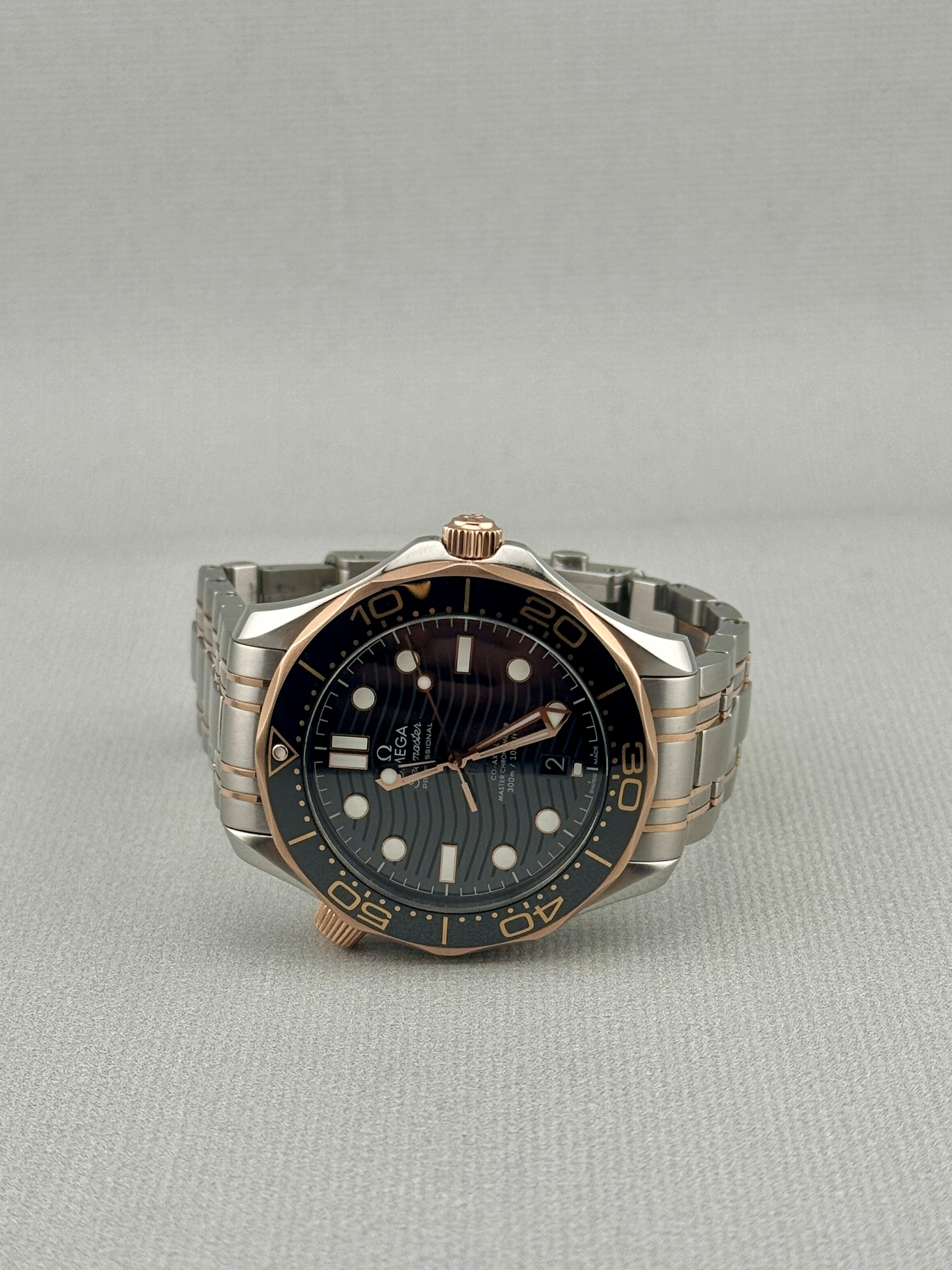 2022 Omega SeaMaster 300m 42mm Steel & 18k Sedna Gold Auto Full Set PX Poss