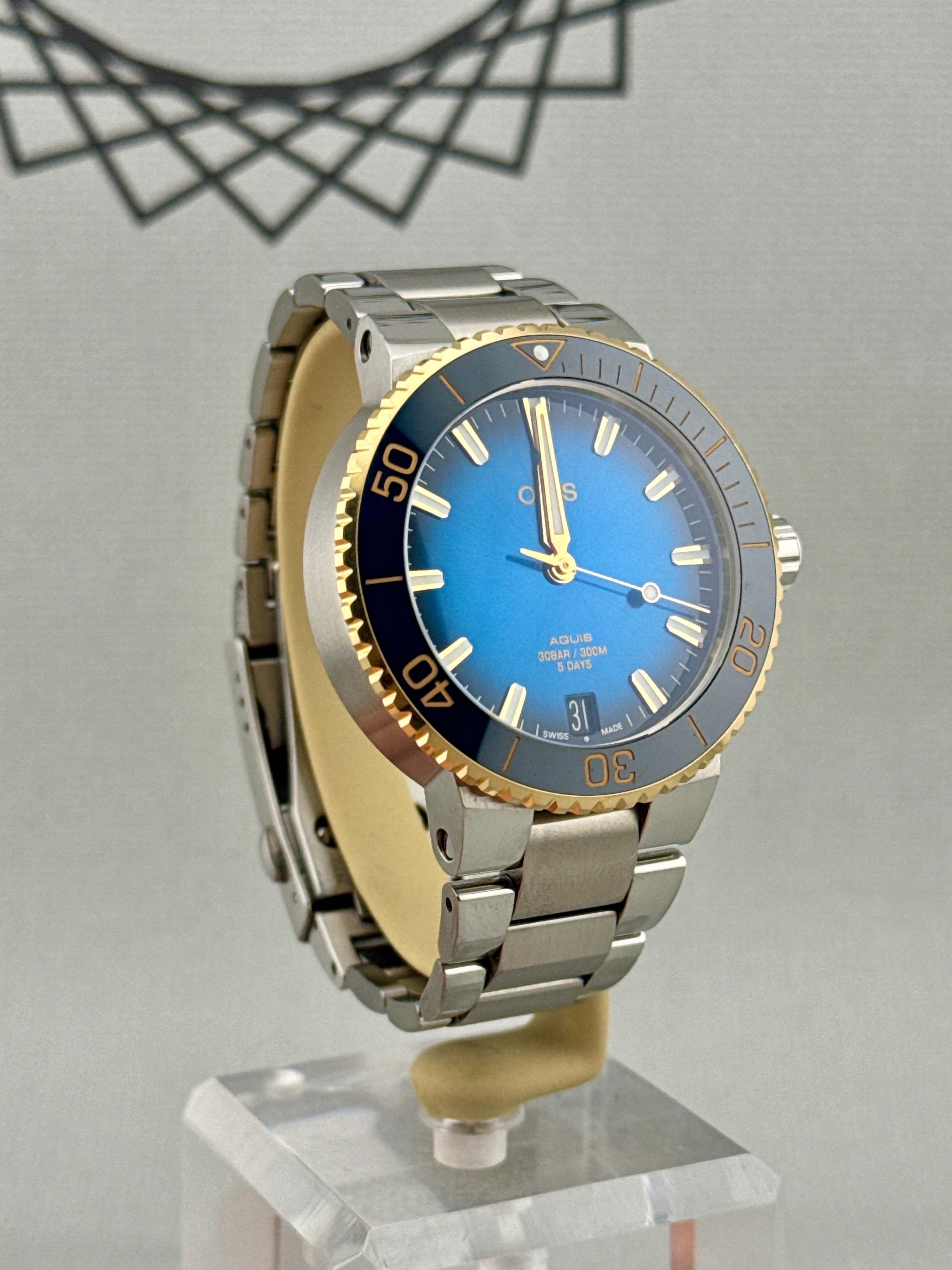 2024 Oris Mens Aquis Date Steel & Gold Auto Calibre 400 Blue 41.5mm Full Set