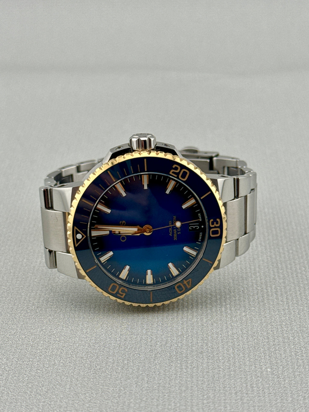 2024 Oris Mens Aquis Date Steel & Gold Auto Calibre 400 Blue 41.5mm Full Set
