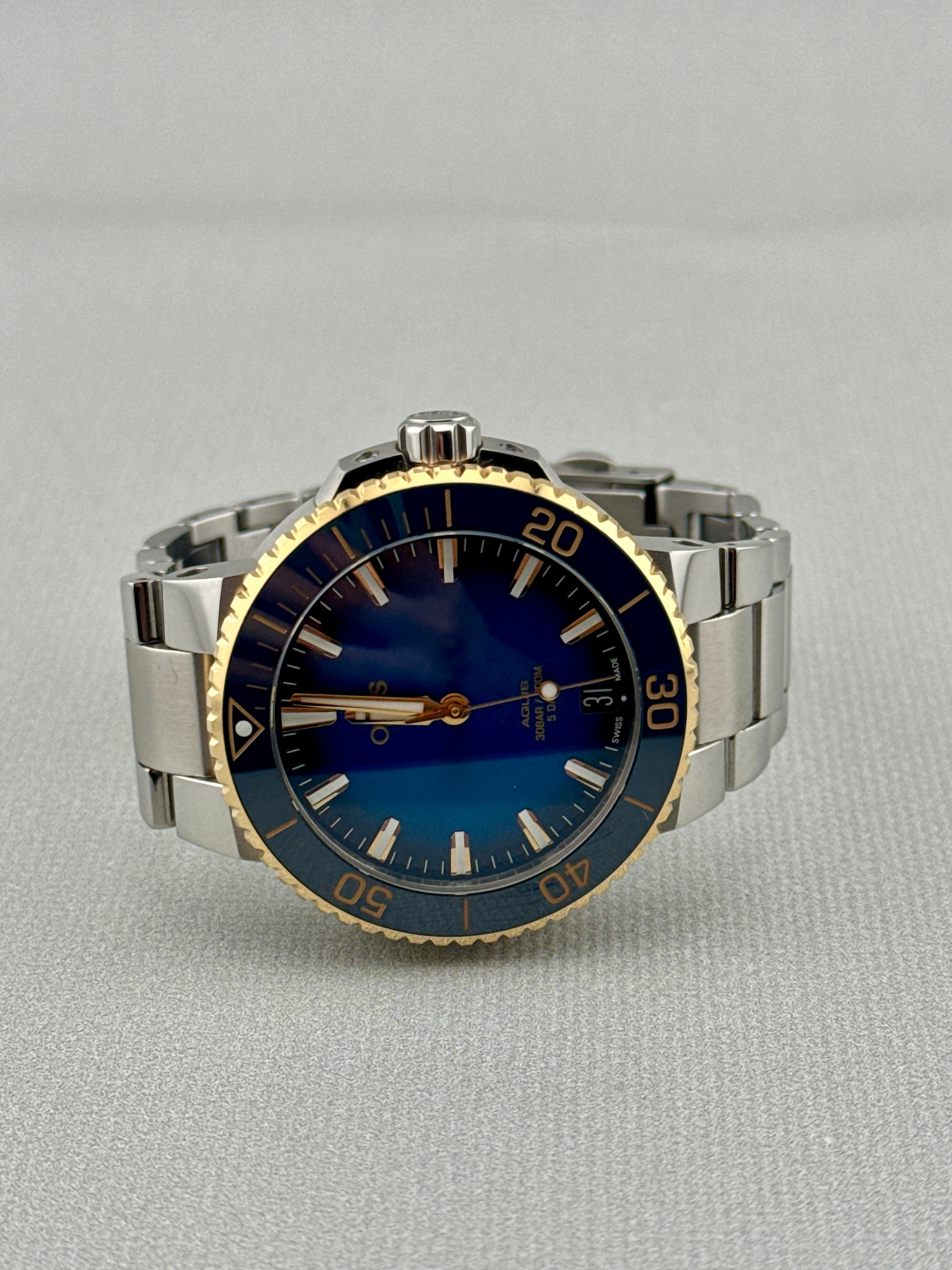 2024 Oris Mens Aquis Date Steel & Gold Auto Calibre 400 Blue 41.5mm Full Set