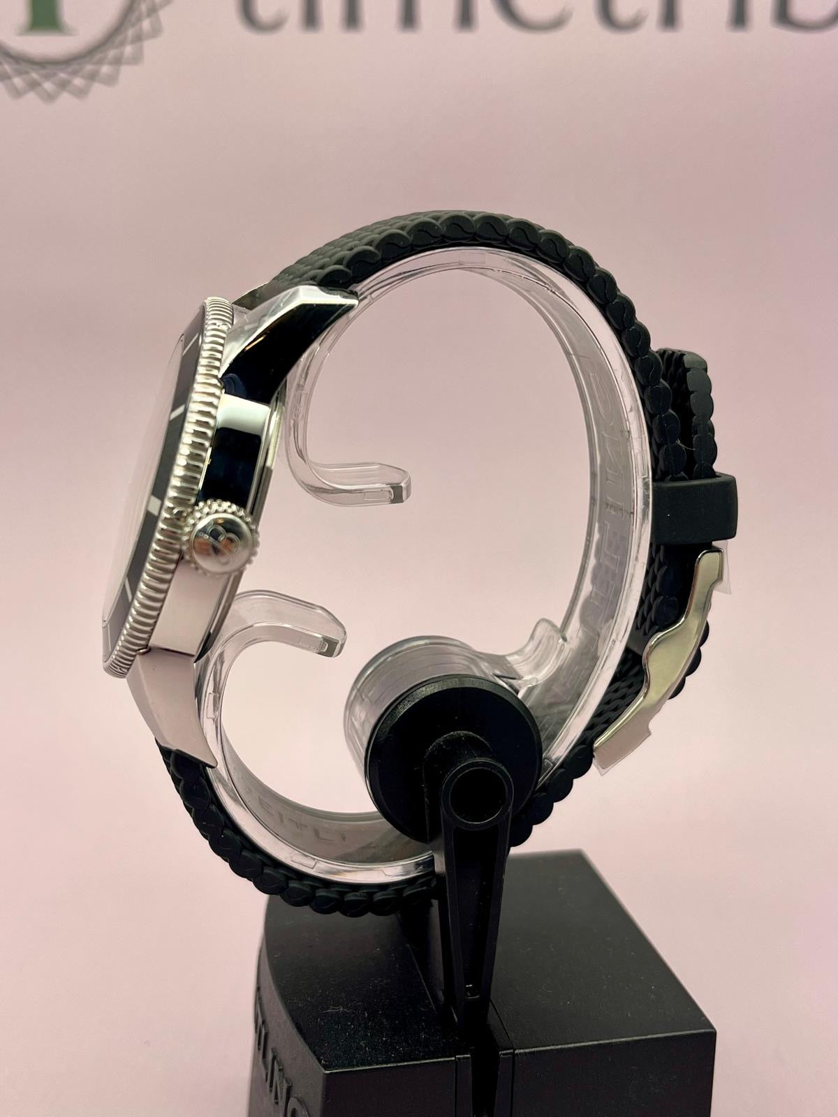 Breitling Superocean Men's Black Watch Automatic - A17320 - 44m - Full Set