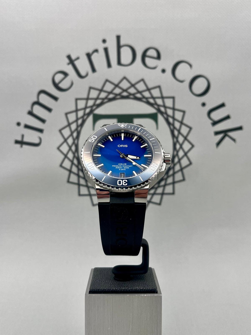 2023 Oris Aquis Date Calibre 400 - 43.5mm - Warranty to 2033 - Full Set - PX pos