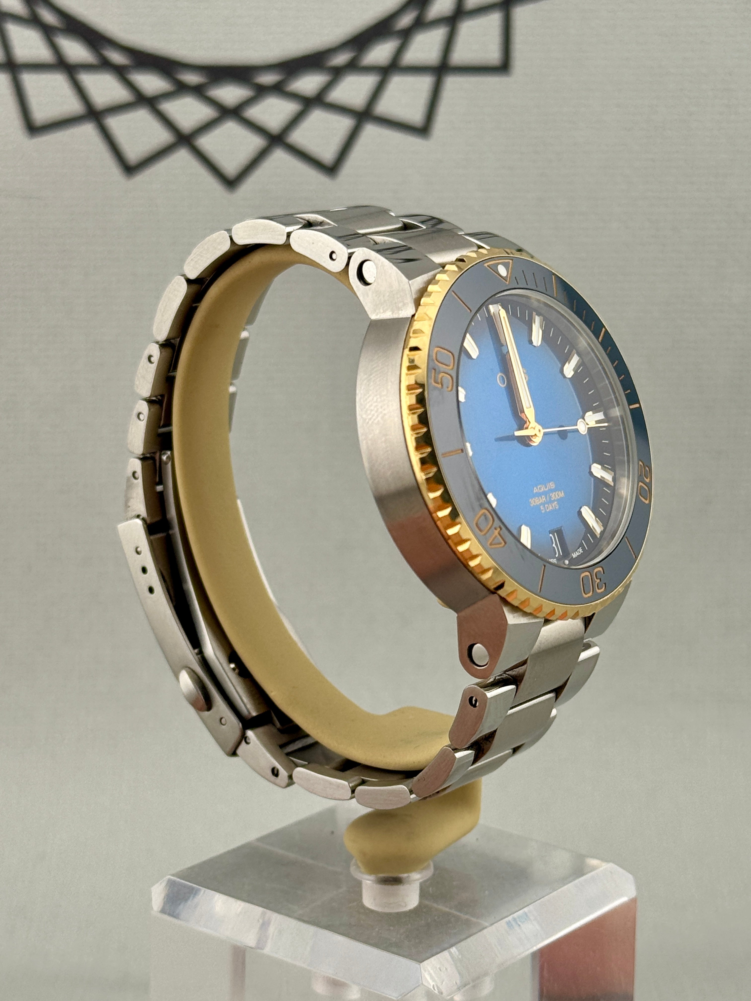 2024 Oris Mens Aquis Date Steel & Gold Auto Calibre 400 Blue 41.5mm Full Set