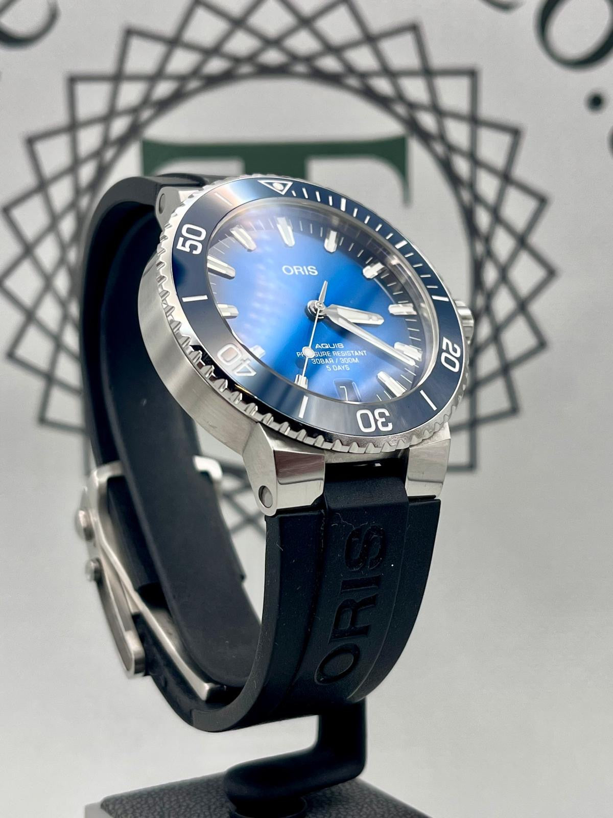 2023 Oris Aquis Date Calibre 400 - 43.5mm - Warranty to 2033 - Full Set - PX pos