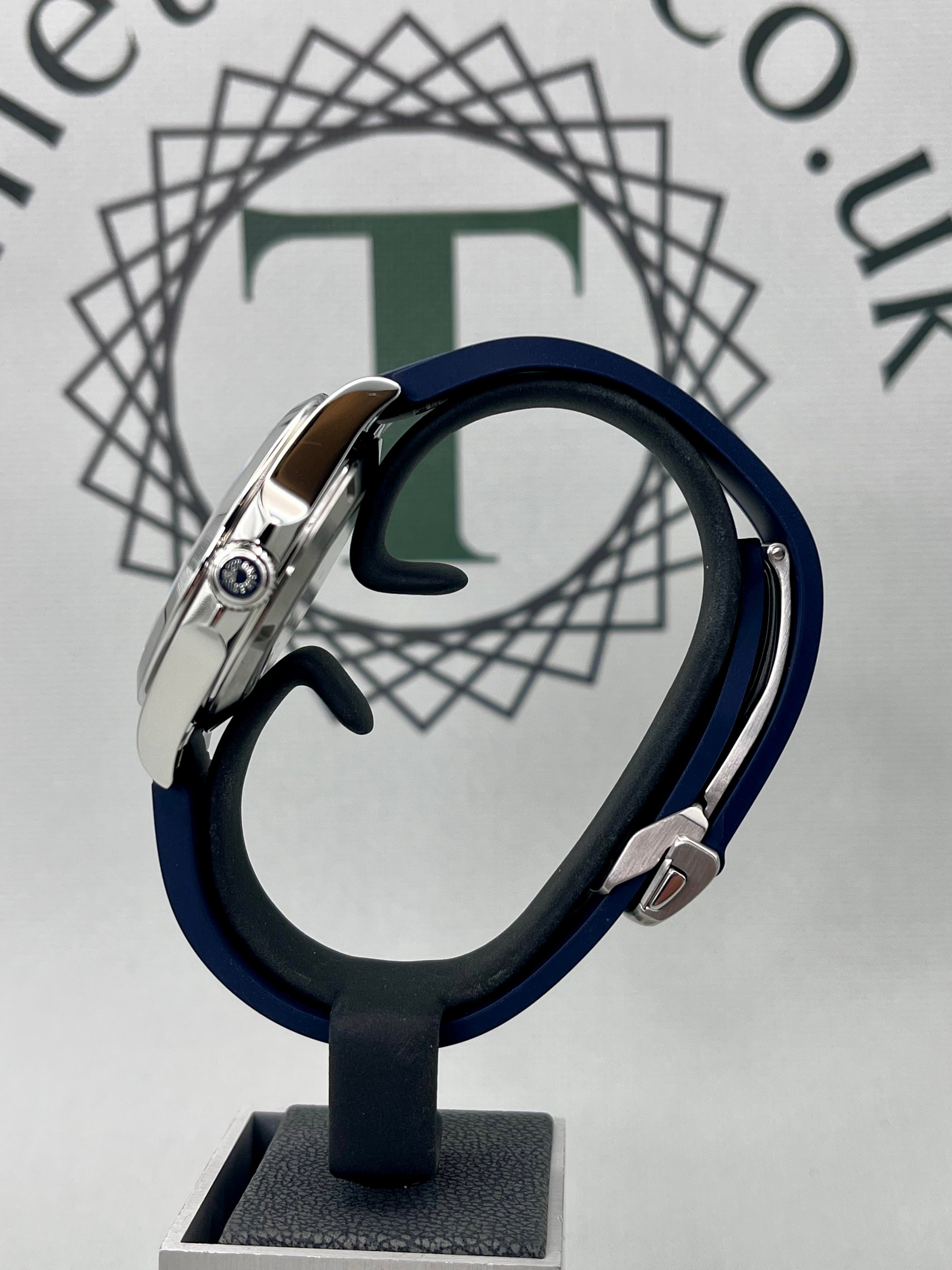 2025 Longines Conquest Automatic - 2 x OEM Straps - 38mm - Mint -L3.720.4.92.9