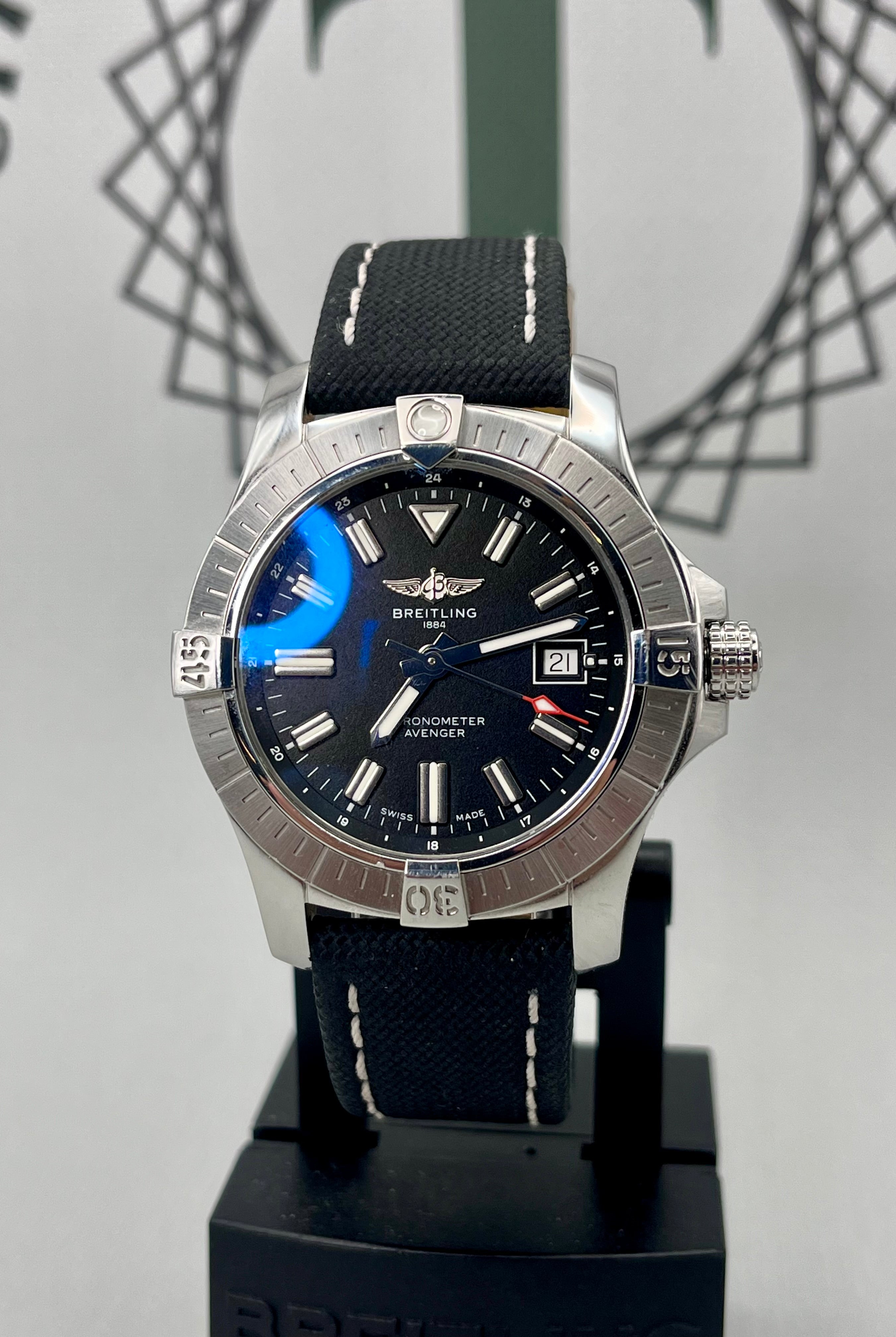 Breitling Avenger Automatic - A17318 - 43mm - Warranty to 2027