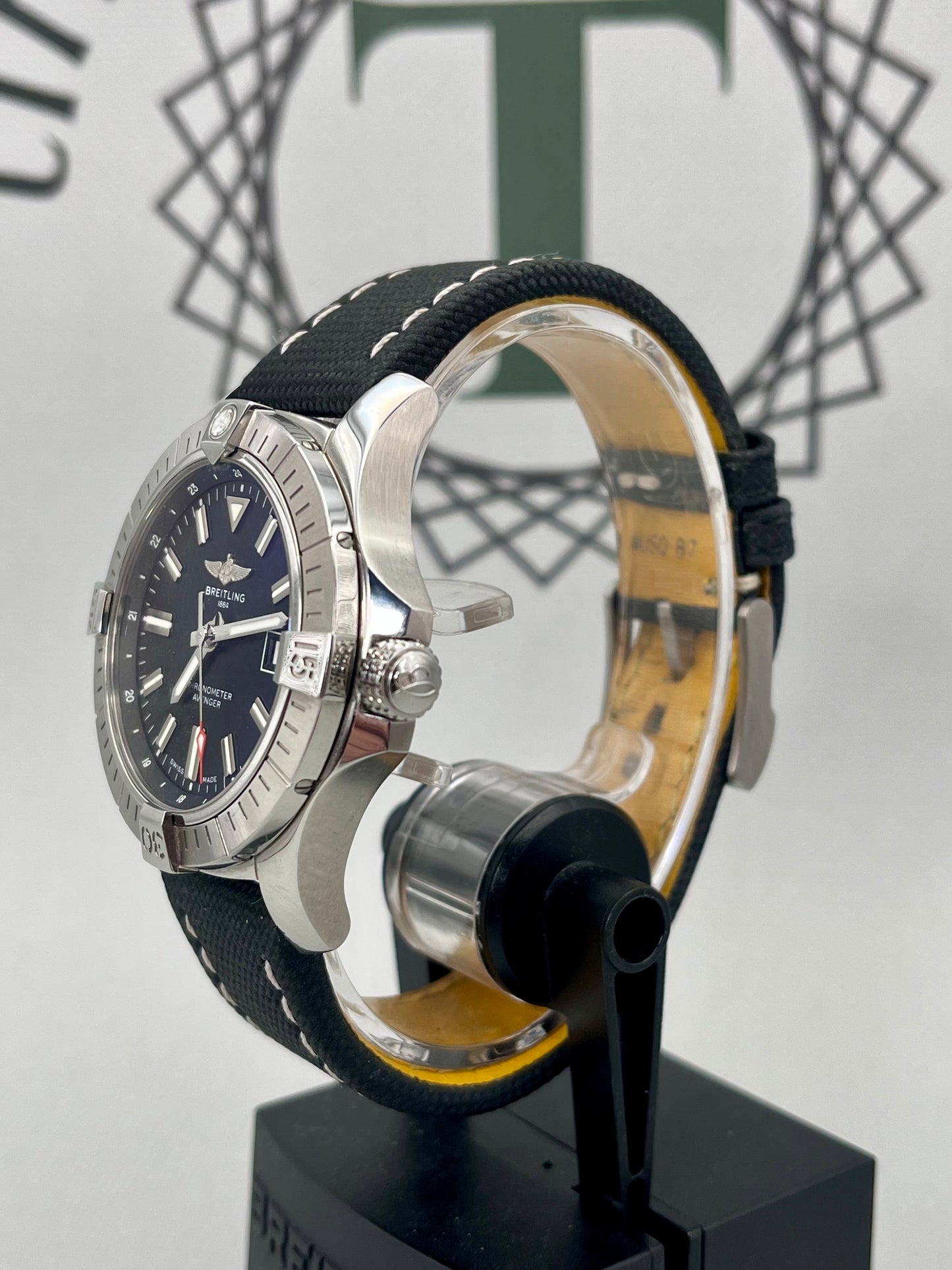 Breitling Avenger Automatic - A17318 - 43mm - Warranty to 2027