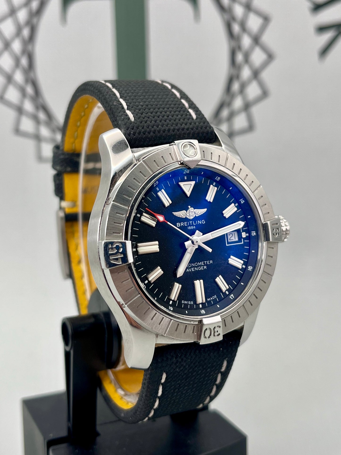 Breitling Avenger Automatic - A17318 - 43mm - Warranty to 2027