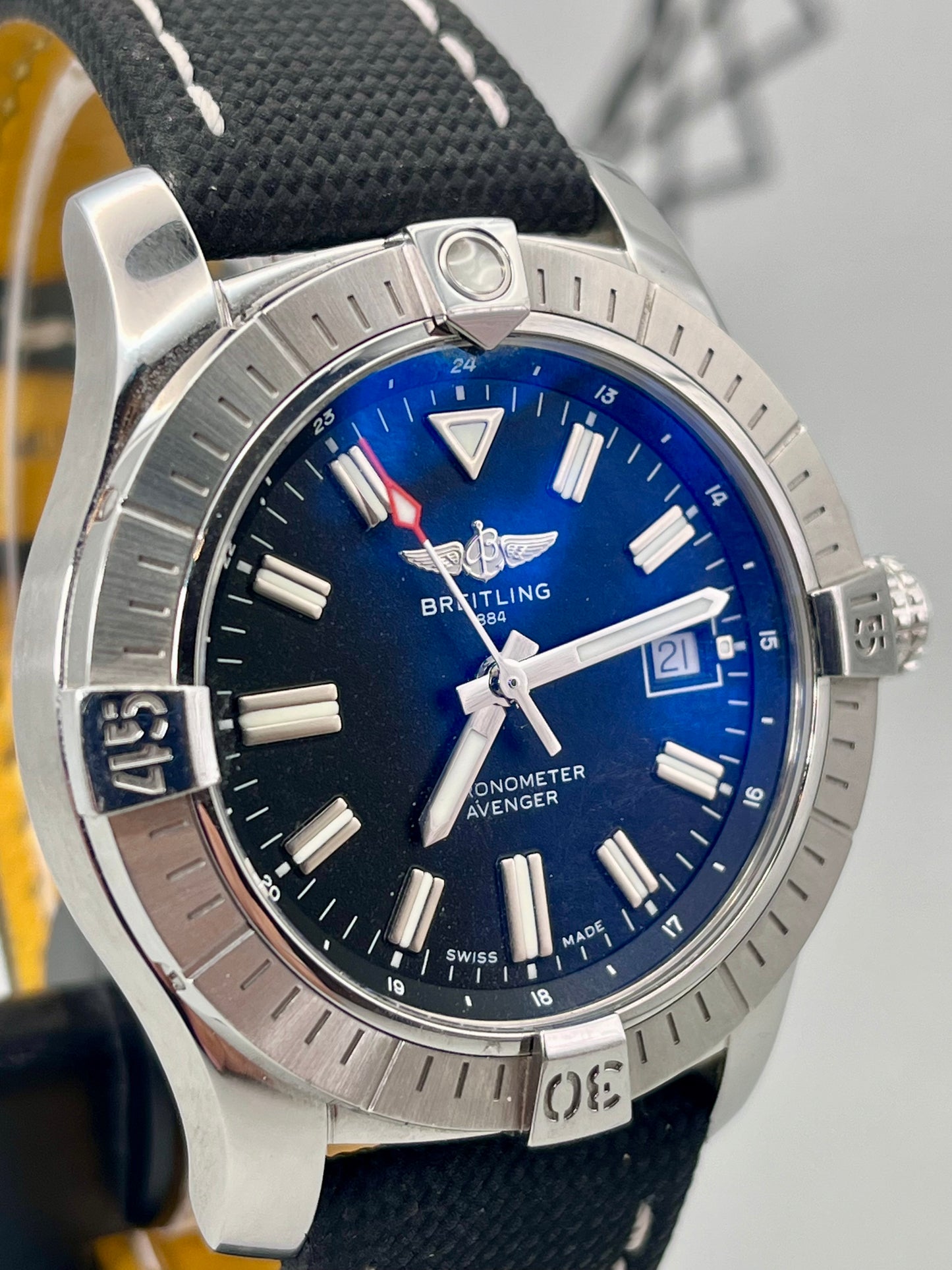 Breitling Avenger Automatic - A17318 - 43mm - Warranty to 2027
