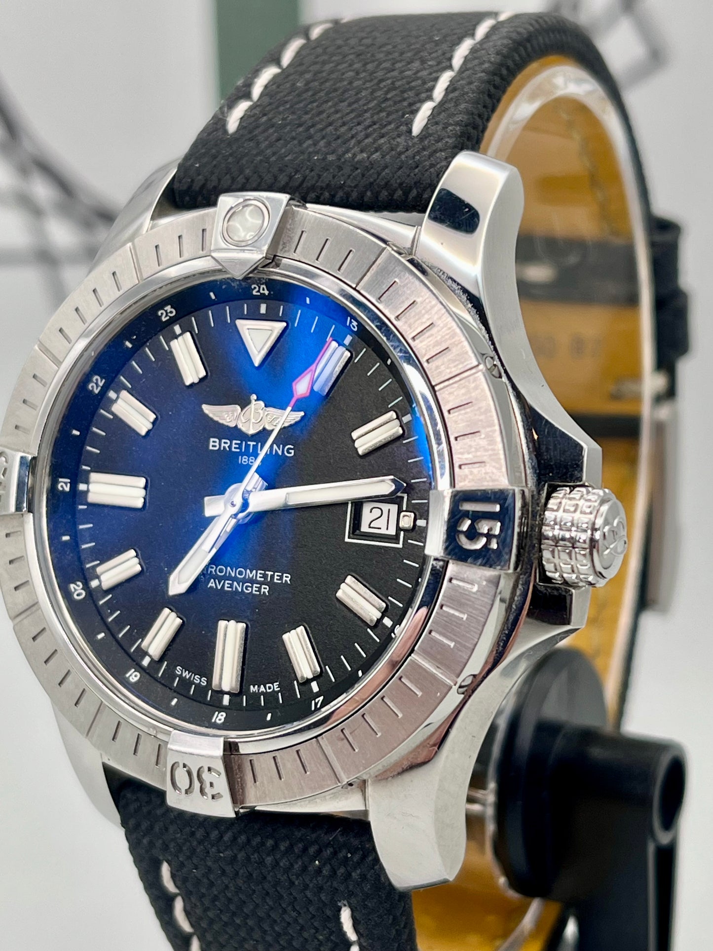Breitling Avenger Automatic - A17318 - 43mm - Warranty to 2027