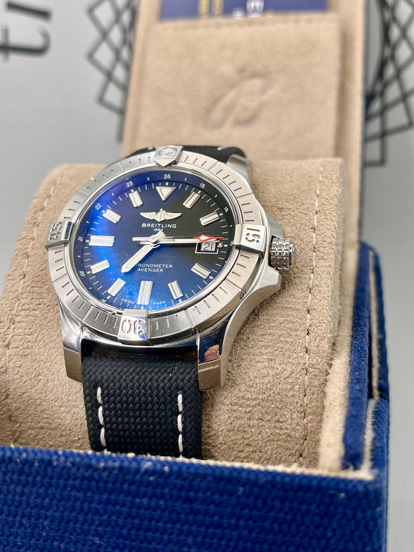 Breitling Avenger Automatic - A17318 - 43mm - Warranty to 2027