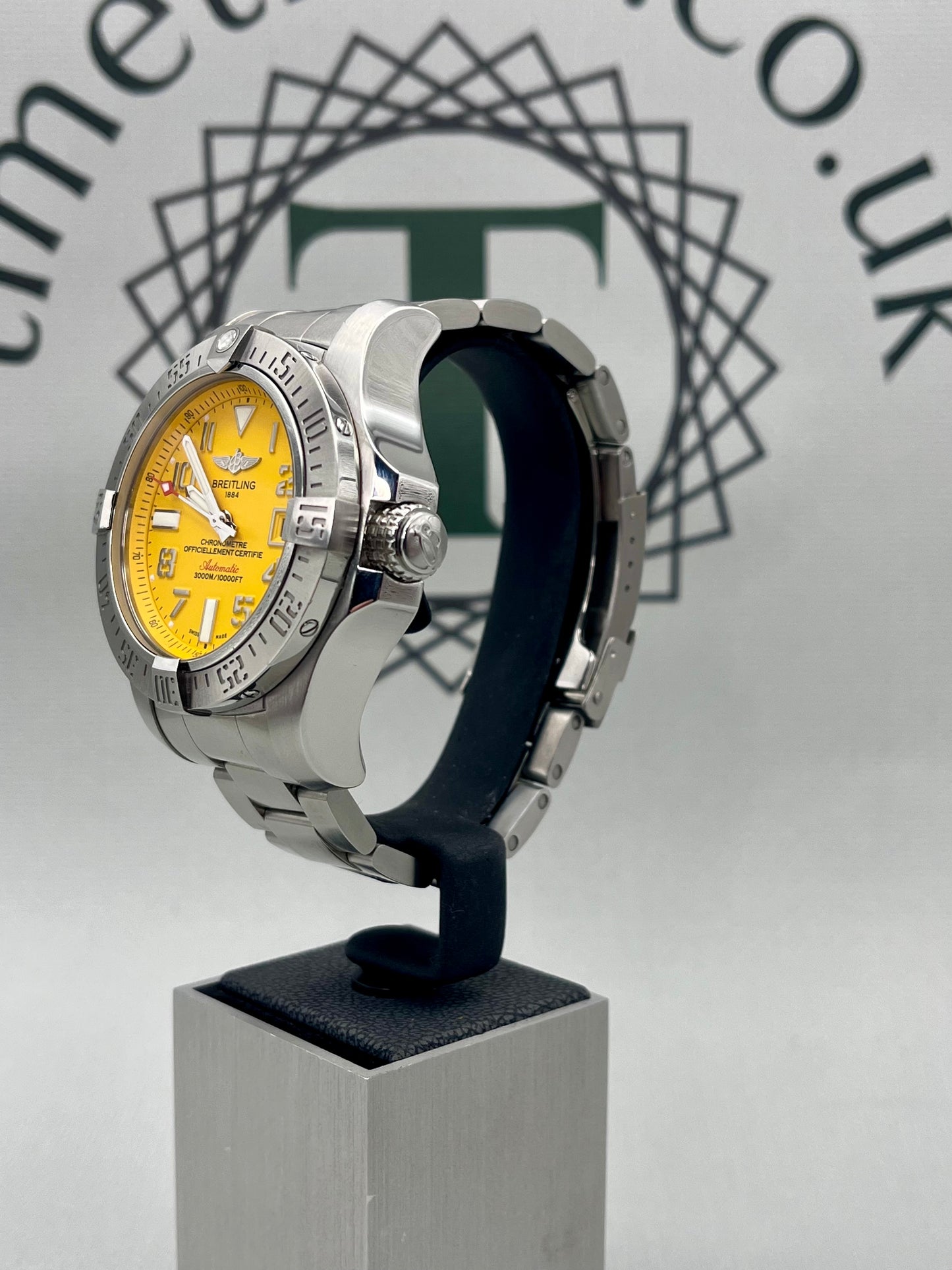 Breitling Avenger II Seawolf A17331 45mm Rubber & Steel Straps Immaculate