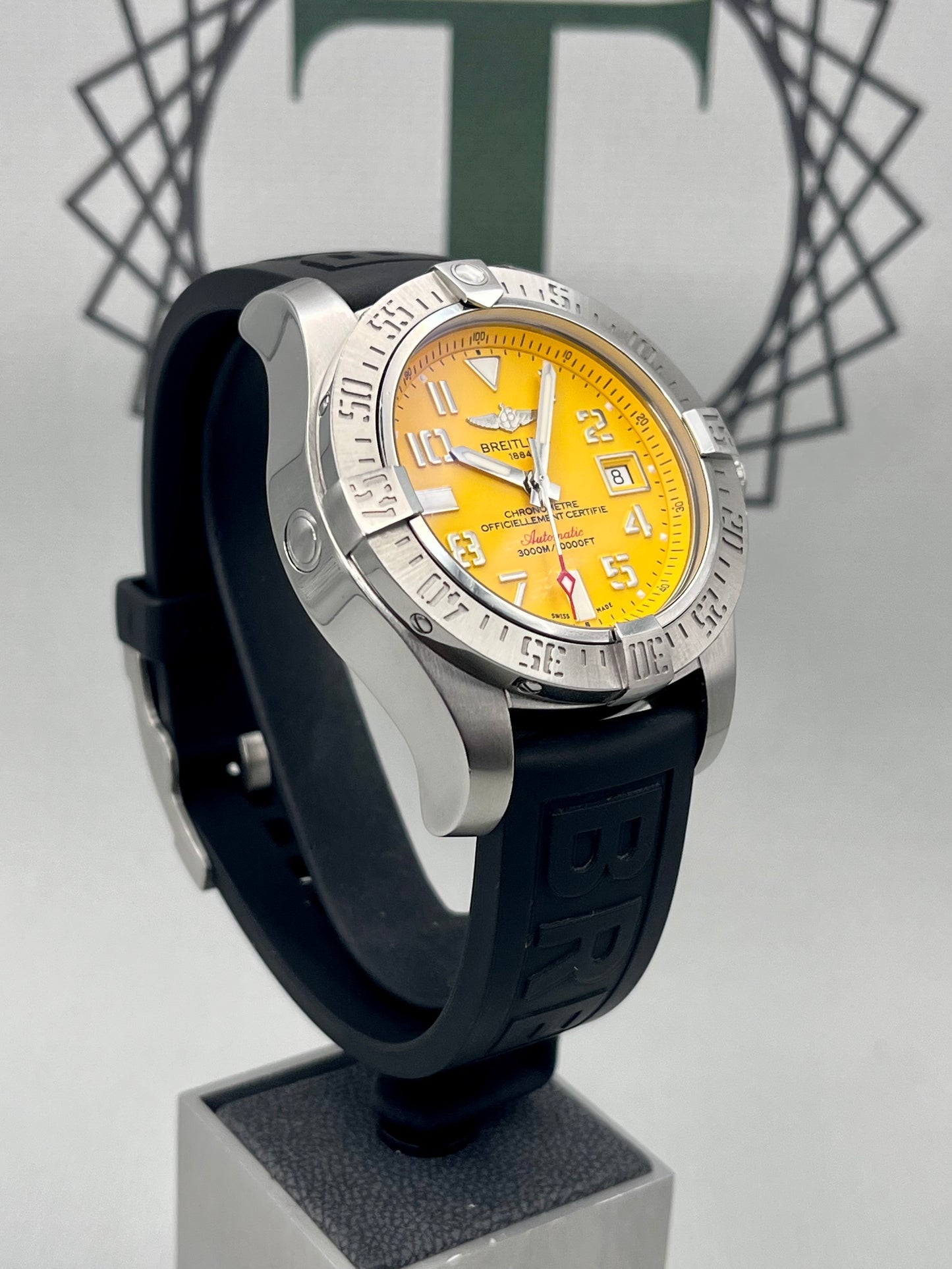Breitling Avenger II Seawolf A17331 45mm Rubber & Steel Straps Immaculate