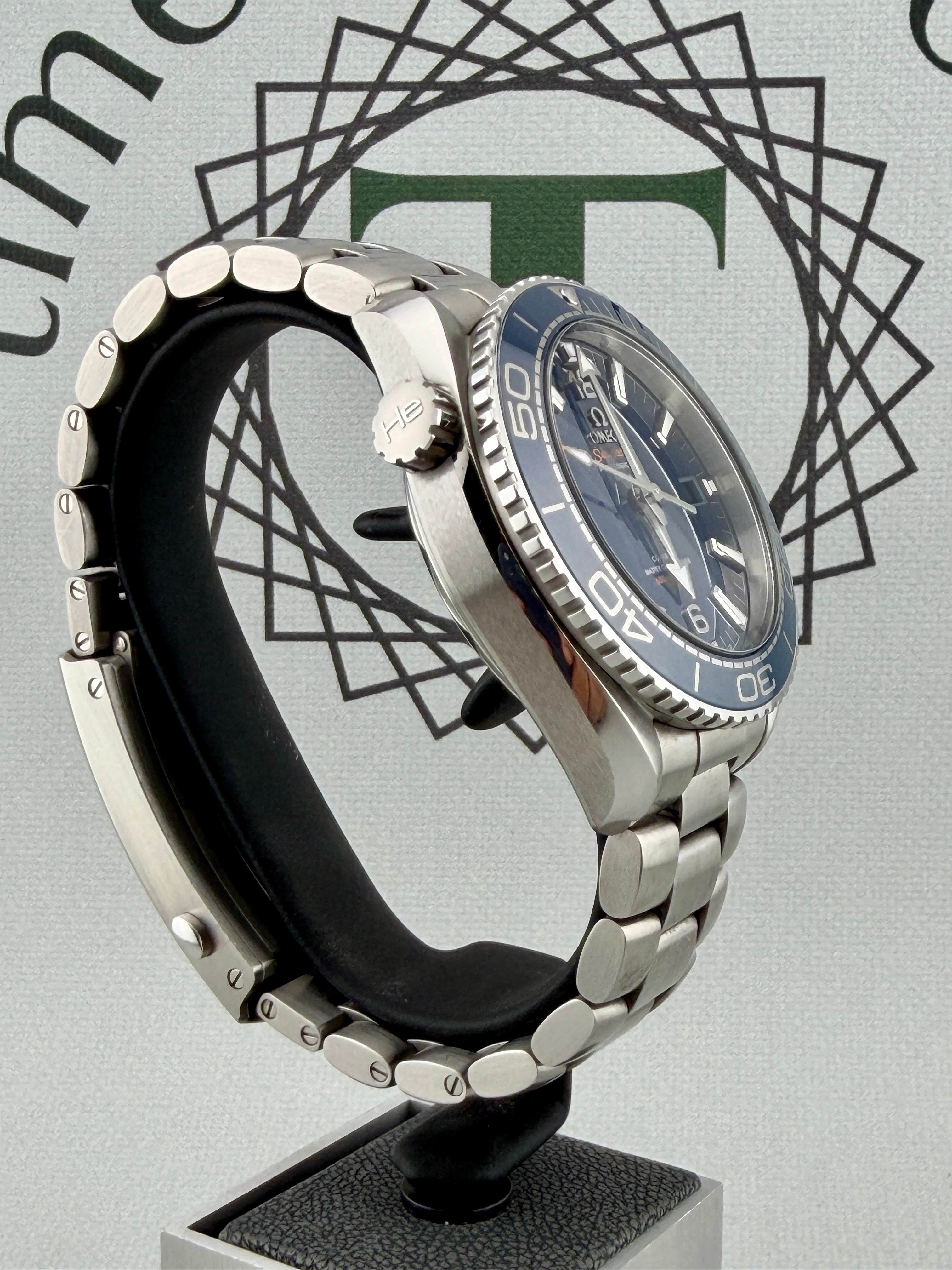 Omega SeaMaster Planet Ocean 43.5mm 215.30.44.21.03.001 Auto