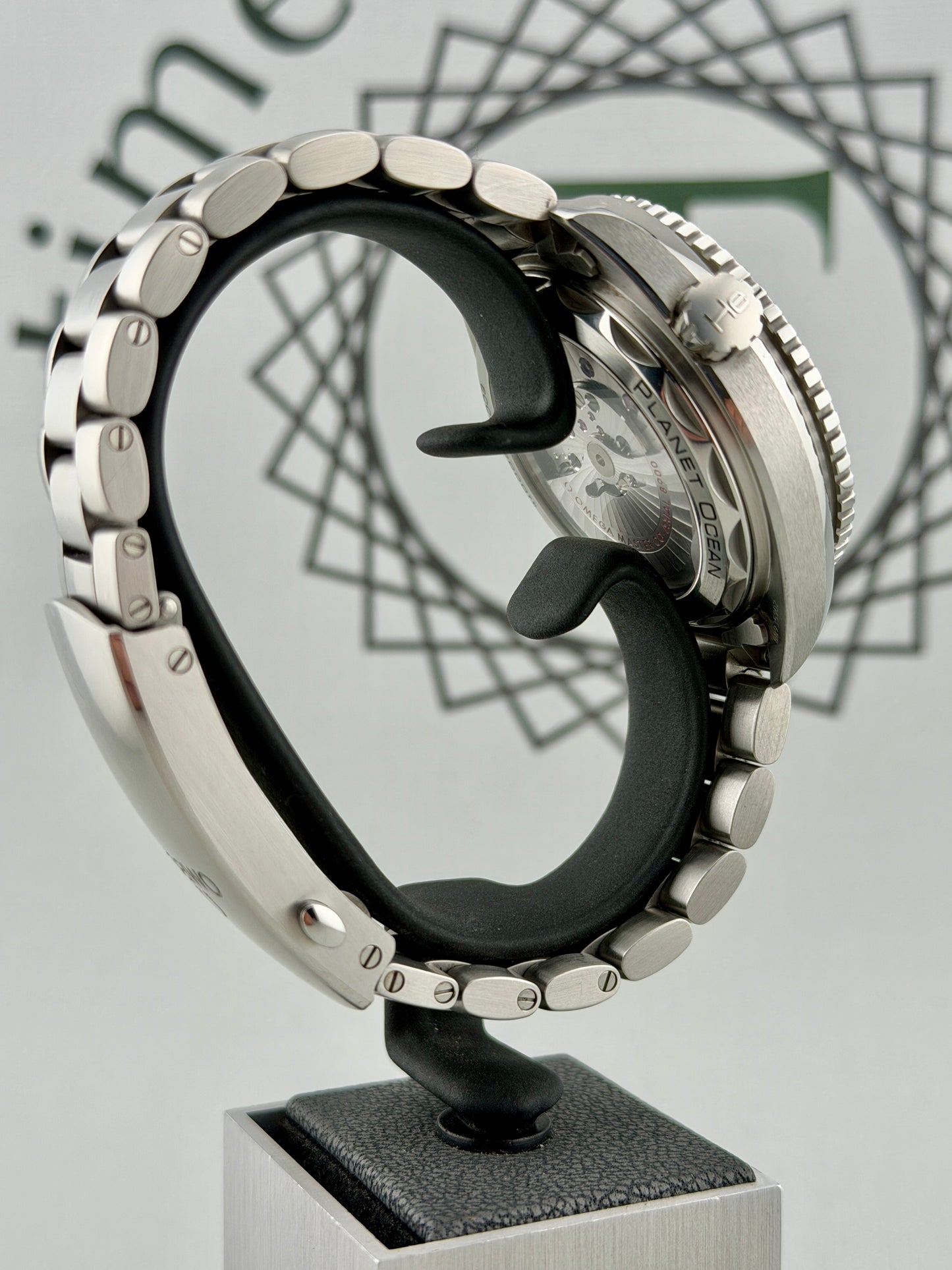 Omega SeaMaster Planet Ocean 43.5mm 215.30.44.21.03.001 Auto