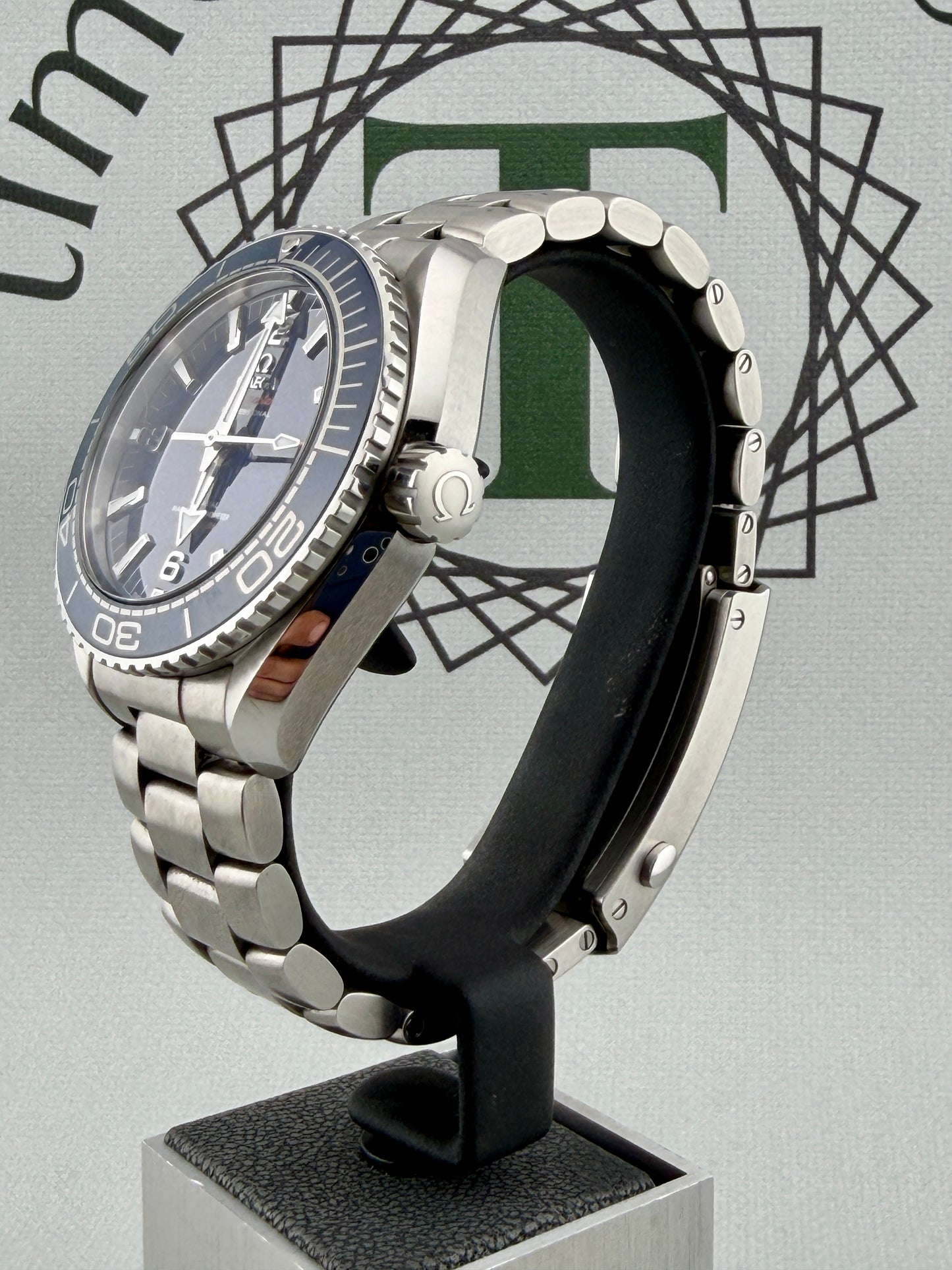 Omega SeaMaster Planet Ocean 43.5mm 215.30.44.21.03.001 Auto