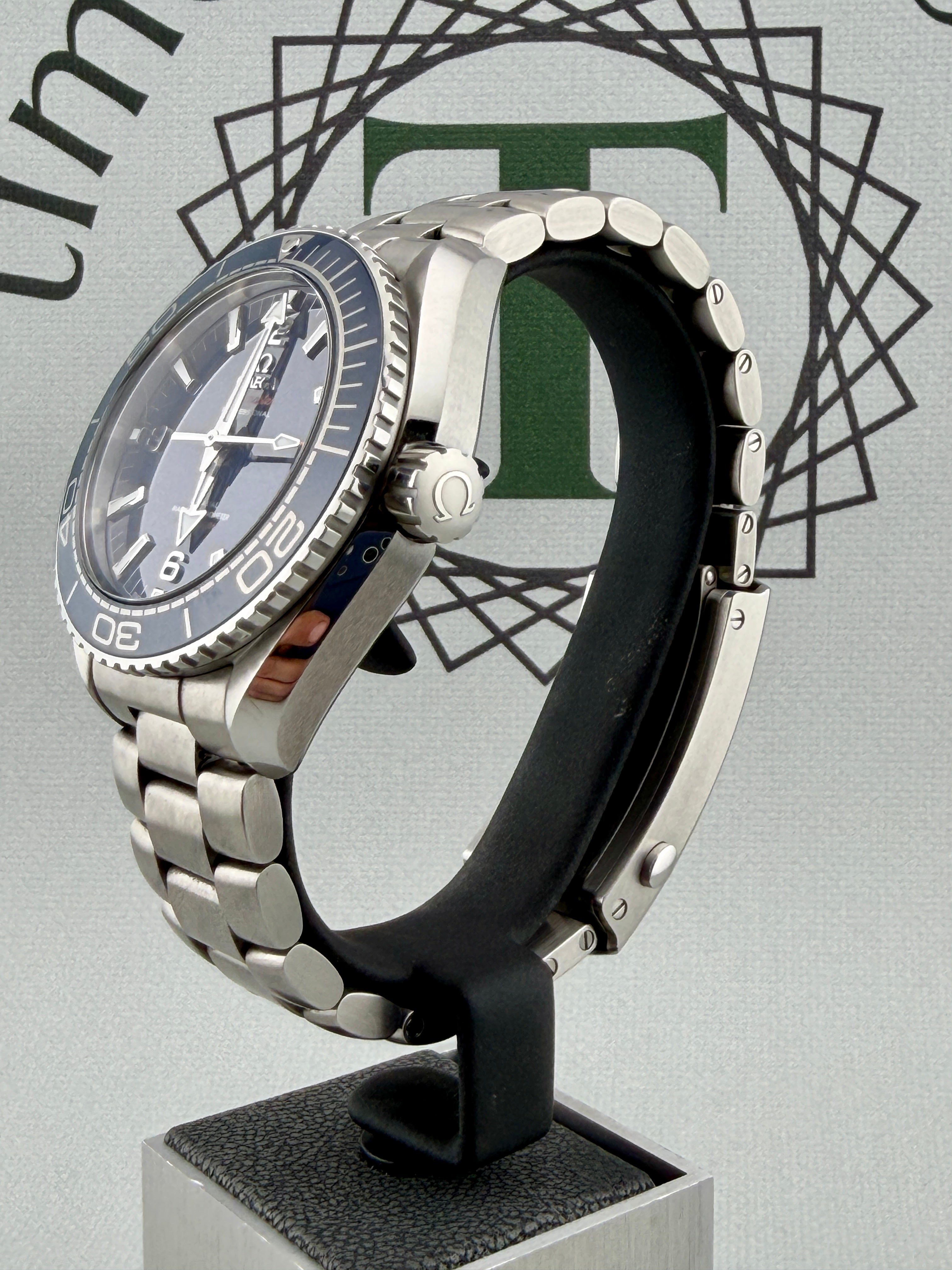 Omega SeaMaster Planet Ocean 43.5mm 215.30.44.21.03.001 Auto
