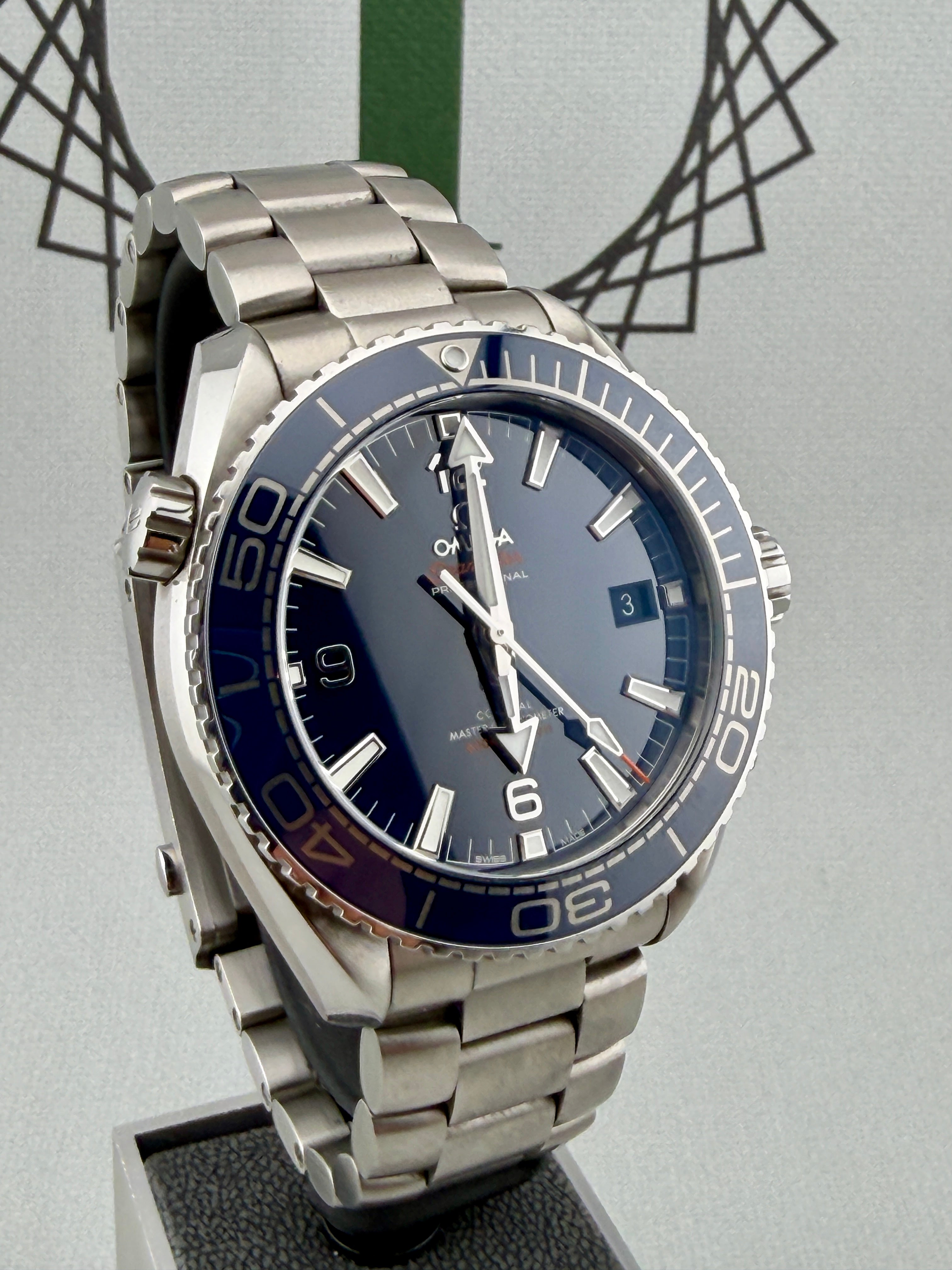 Omega SeaMaster Planet Ocean 43.5mm 215.30.44.21.03.001 Auto